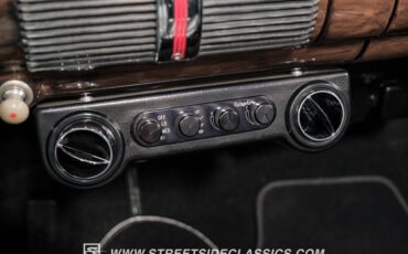 Ford-Super-deluxe-1941-Burgundy-Black-42