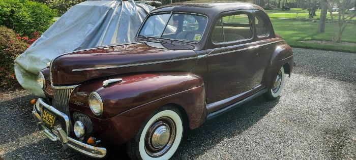 Ford-Super-deluxe-1941-Maroon-Tan-Cloth-16