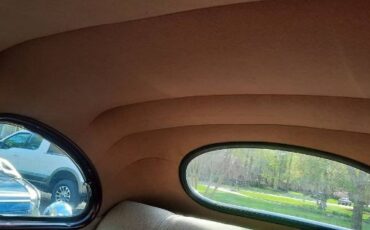 Ford-Super-deluxe-1941-Maroon-Tan-Cloth-3