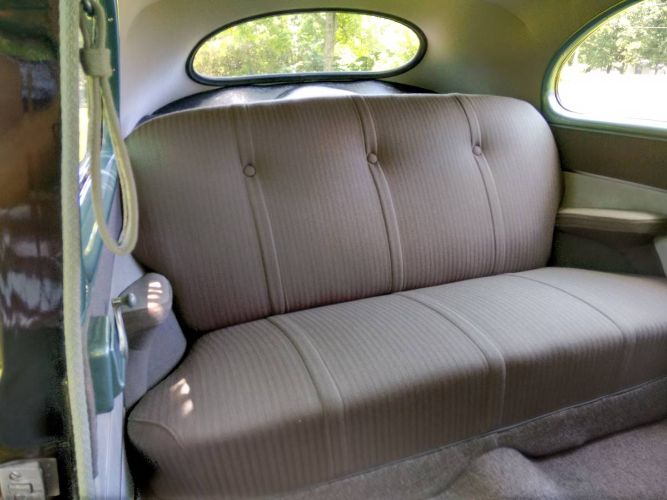 Ford-Super-deluxe-1947-Black-Gray-14