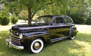 Ford-Super-deluxe-1947-Black-Gray
