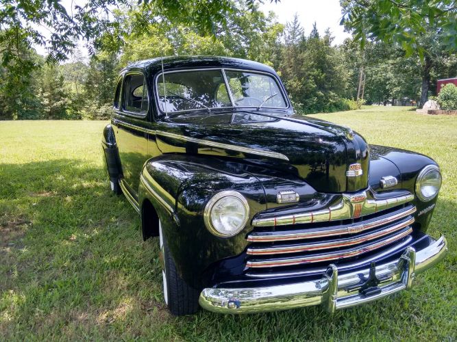 Ford-Super-deluxe-1947-Black-Gray-4