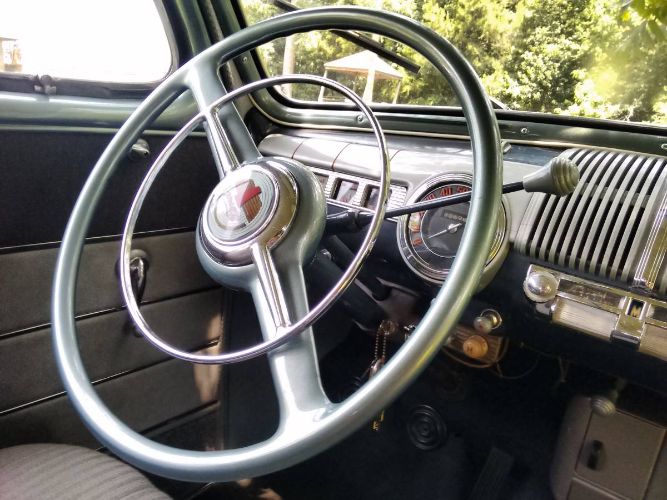Ford-Super-deluxe-1947-Black-Gray-7