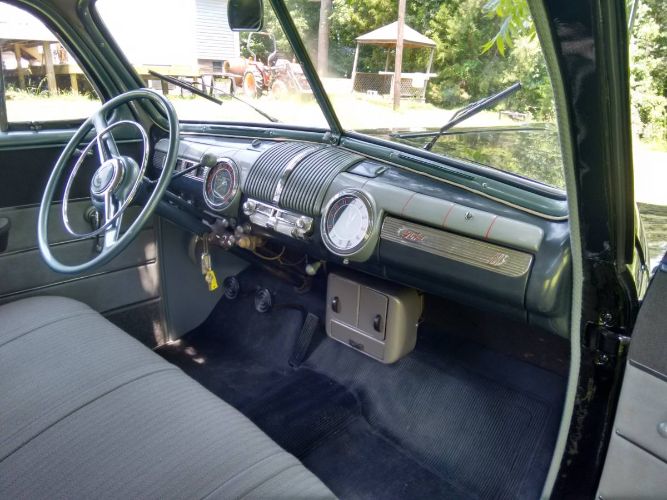 Ford-Super-deluxe-1947-Black-Gray-9