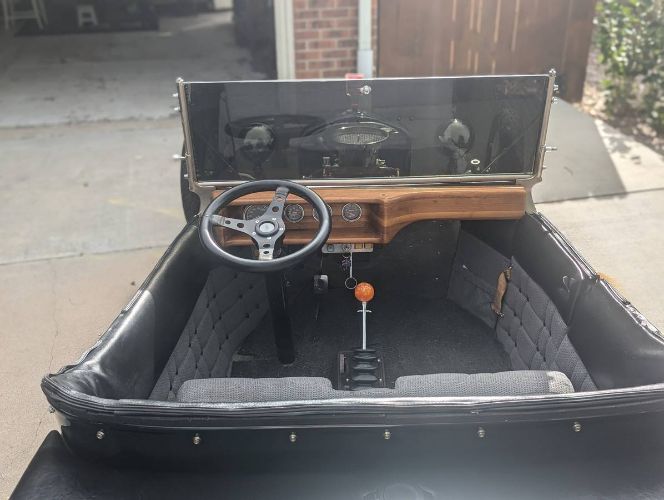 Ford-T-bucket-1923-BlackFlames-1