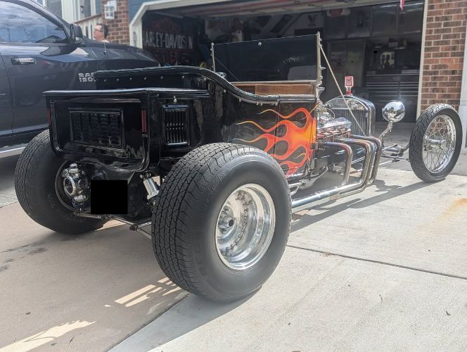 Ford-T-bucket-1923-BlackFlames-4