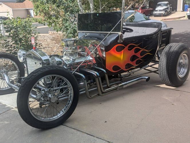 Ford-T-bucket-1923-BlackFlames
