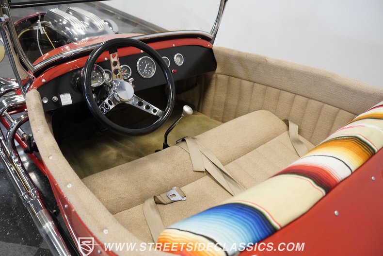 Ford-T-bucket-1927-Red-Tan-42