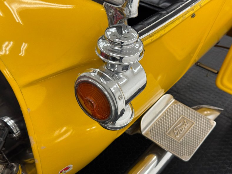 Ford-T-bucket-1982-Yellow-Black-33