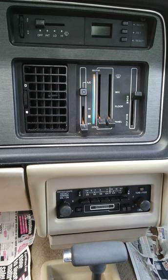 Ford-Tempo-1986-Beige-Tan-7