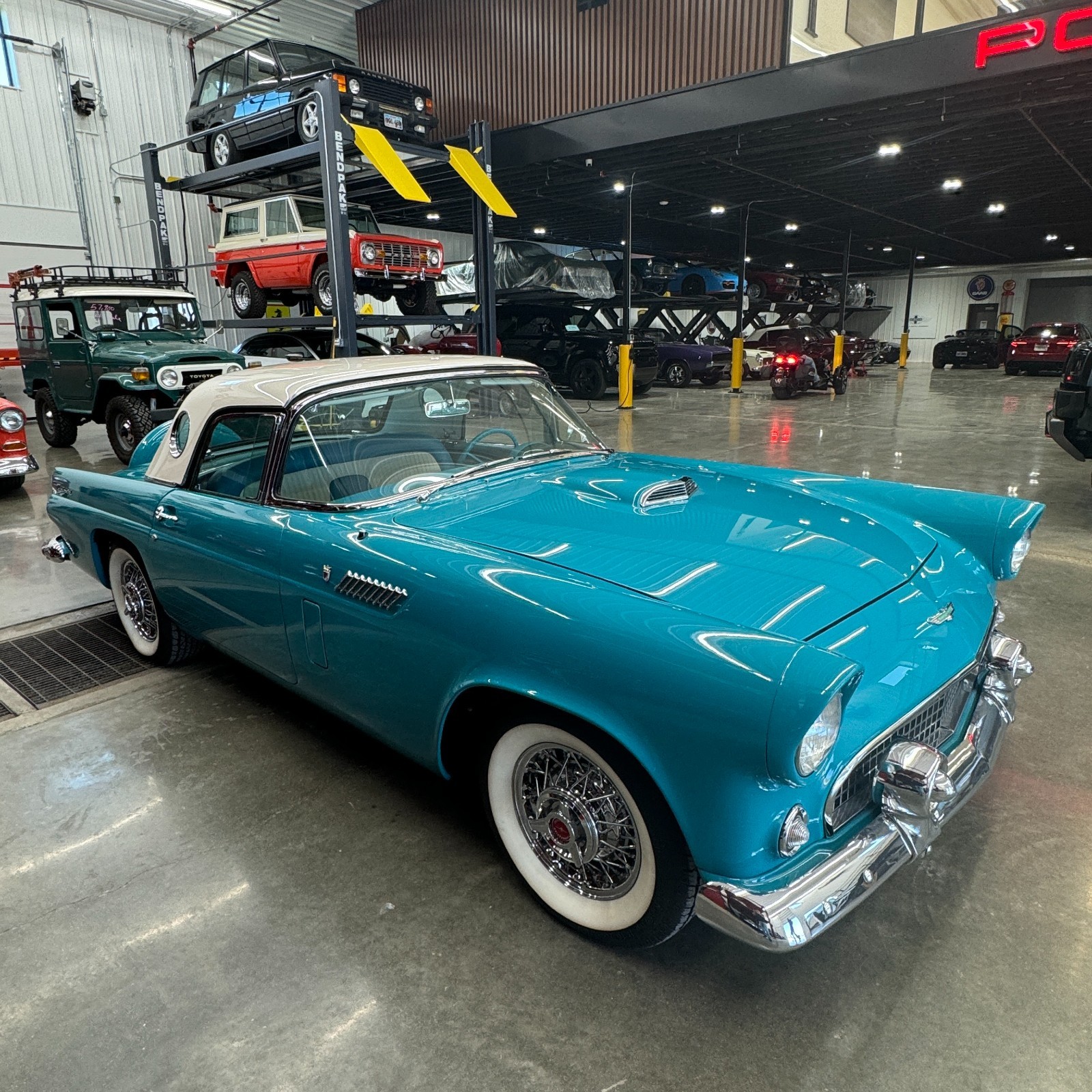 Ford-Thunderbird-1956-1
