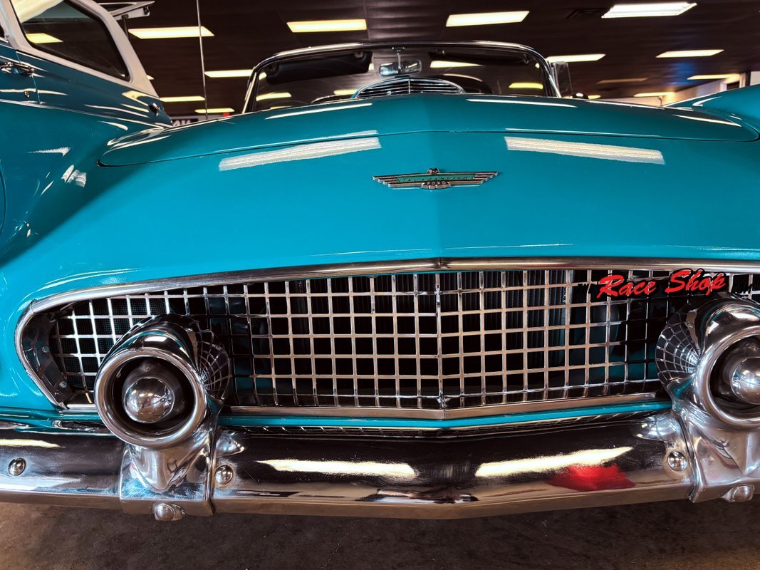 Ford-Thunderbird-1956-17