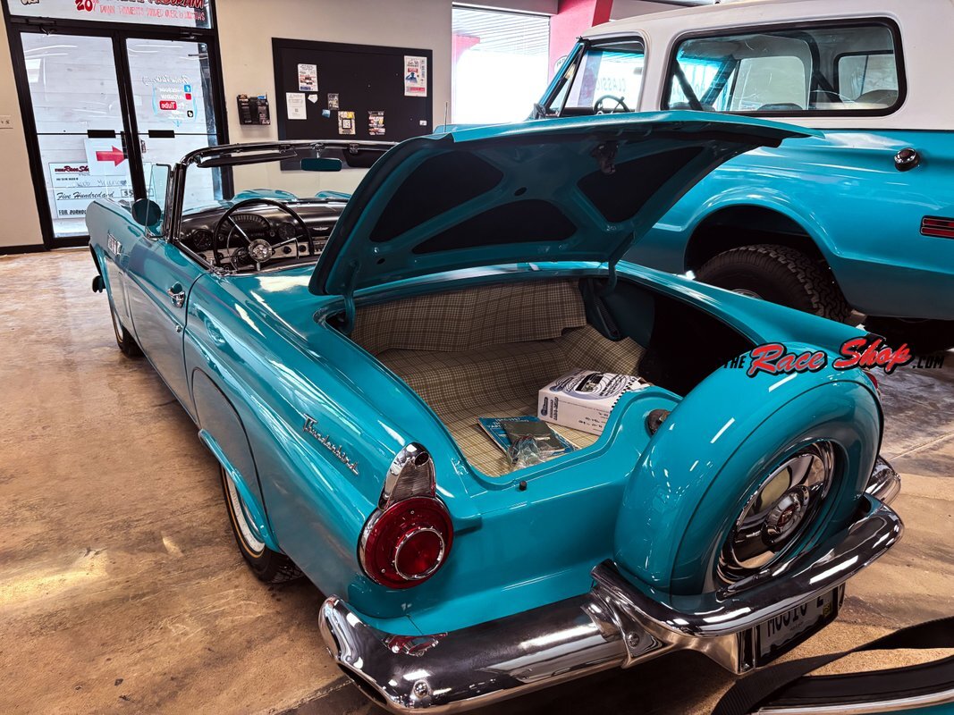 Ford-Thunderbird-1956-21