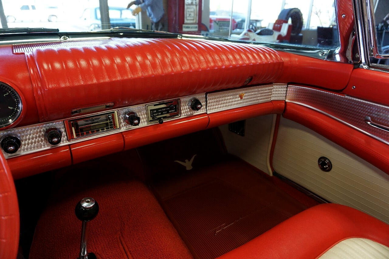 Ford-Thunderbird-1956-Classic-Car-30