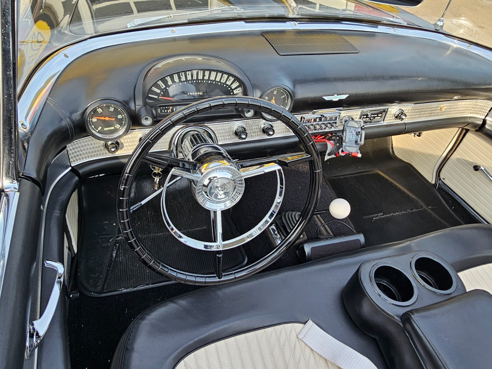 Ford-Thunderbird-1956-Convertible-2