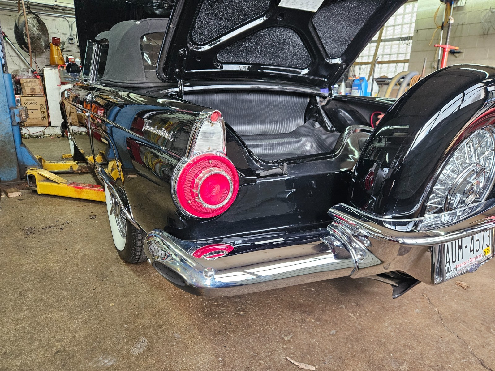 Ford-Thunderbird-1956-Convertible-22