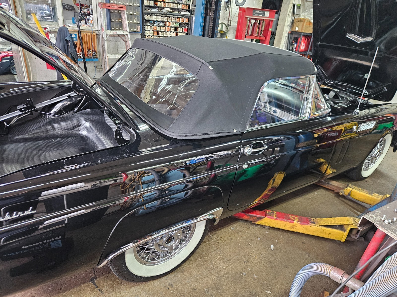 Ford-Thunderbird-1956-Convertible-24