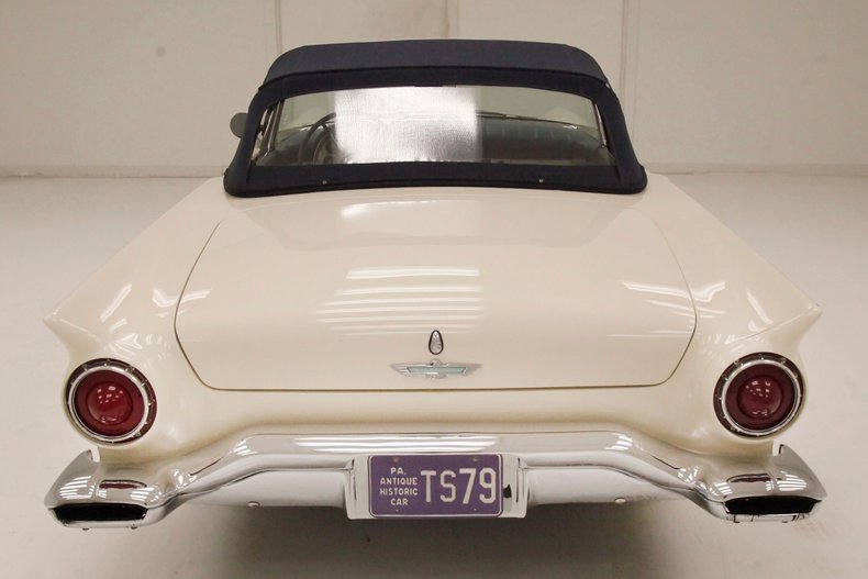 Ford-Thunderbird-1957-Colonial-White-Dresden-Blue-2