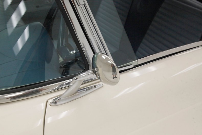 Ford-Thunderbird-1957-Colonial-White-Dresden-Blue-25