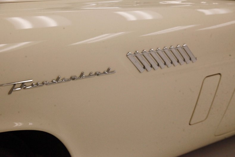 Ford-Thunderbird-1957-Colonial-White-Dresden-Blue-27