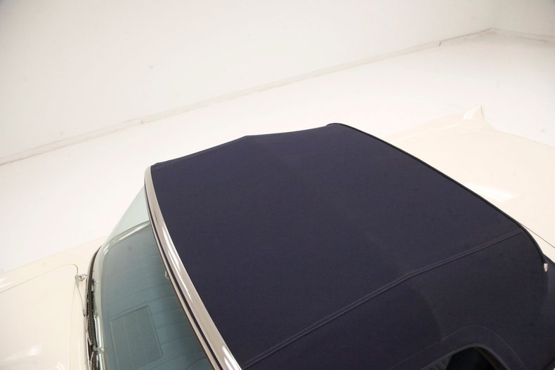Ford-Thunderbird-1957-Colonial-White-Dresden-Blue-28