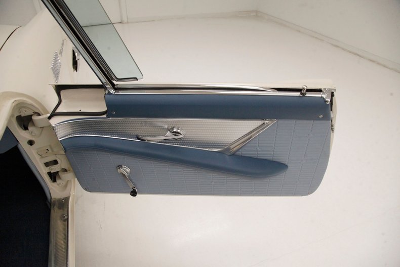 Ford-Thunderbird-1957-Colonial-White-Dresden-Blue-33