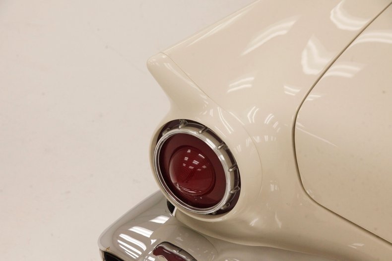 Ford-Thunderbird-1957-Colonial-White-Dresden-Blue-34