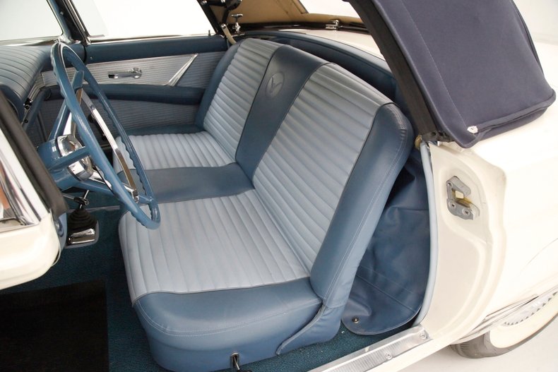 Ford-Thunderbird-1957-Colonial-White-Dresden-Blue-35