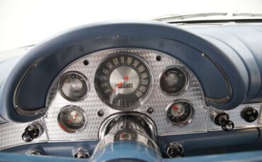 Ford-Thunderbird-1957-Colonial-White-Dresden-Blue-37