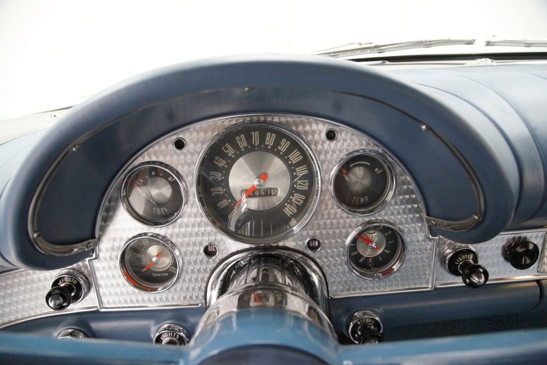 Ford-Thunderbird-1957-Colonial-White-Dresden-Blue-37