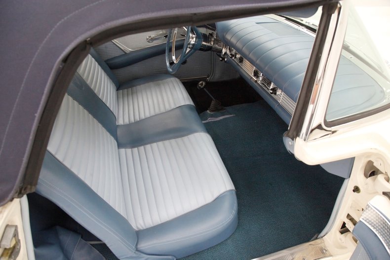 Ford-Thunderbird-1957-Colonial-White-Dresden-Blue-41