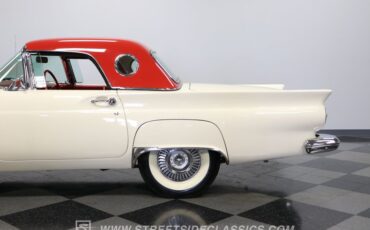 Ford-Thunderbird-1957-Colonial-White-Flame-Red-24