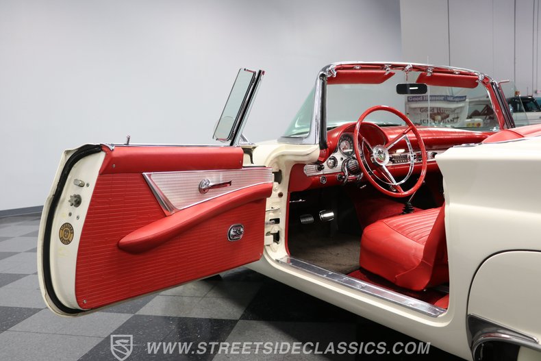 Ford-Thunderbird-1957-Colonial-White-Flame-Red-41