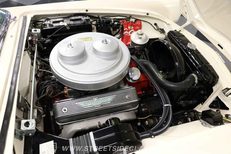 Ford-Thunderbird-1957-Colonial-White-Flame-Red-5