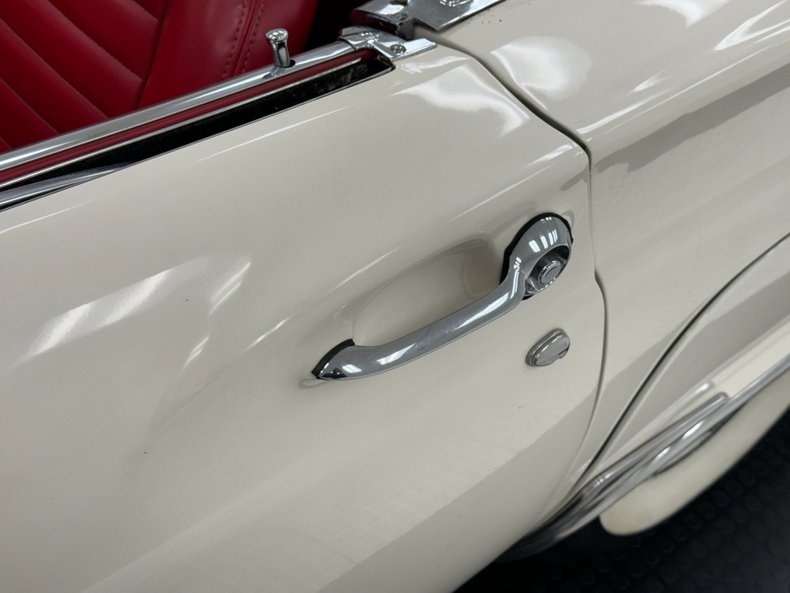 Ford-Thunderbird-1957-Colonial-White-Red-30