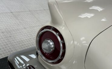 Ford-Thunderbird-1957-Colonial-White-Red-32