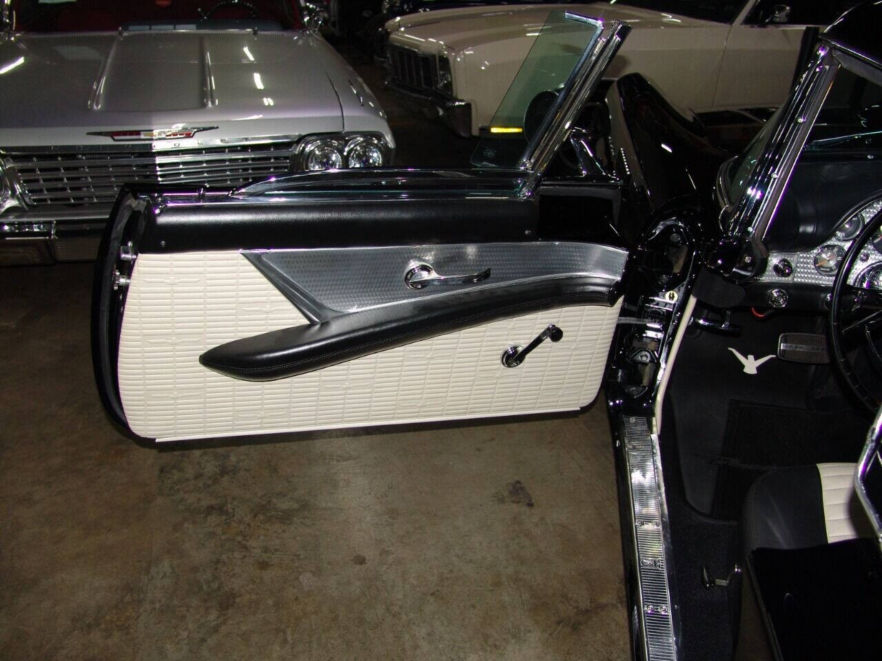 Ford-Thunderbird-1957-Convertible-34