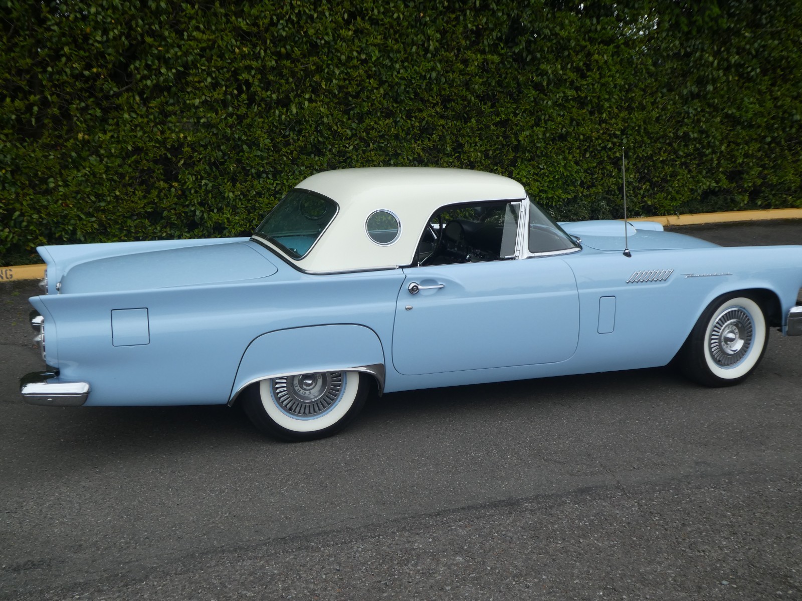 Ford-Thunderbird-1957-Convertible-4