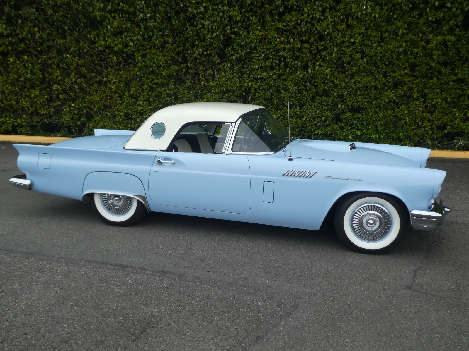 Ford-Thunderbird-1957-Convertible