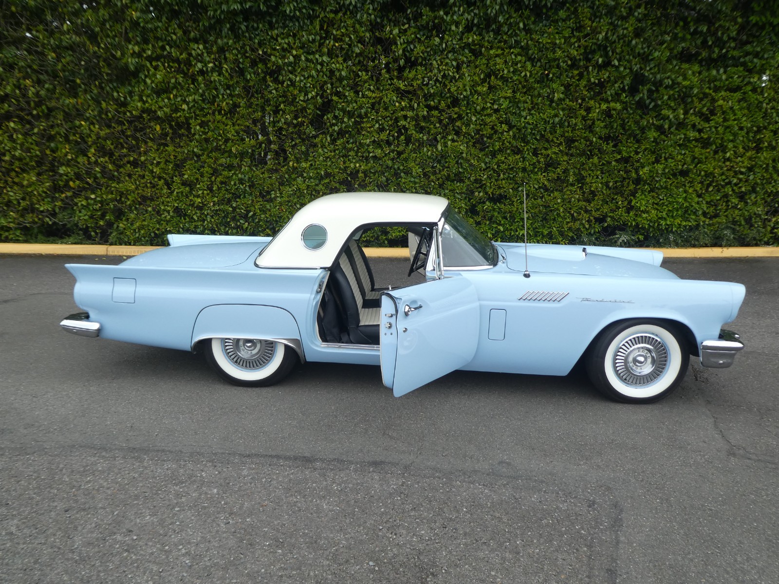 Ford-Thunderbird-1957-Convertible-7