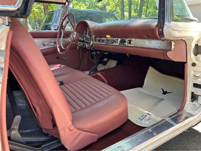 Ford-Thunderbird-1957-White-Pink-4