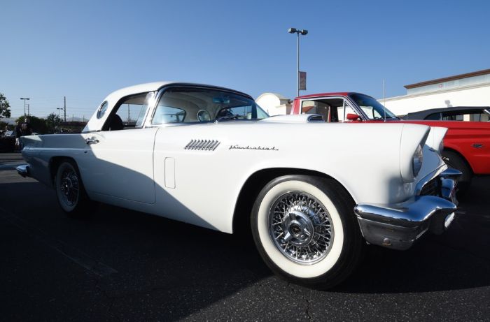 Ford-Thunderbird-1957-Wimbledon-White-11