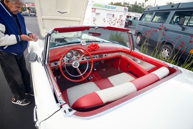 Ford-Thunderbird-1957-Wimbledon-White-15