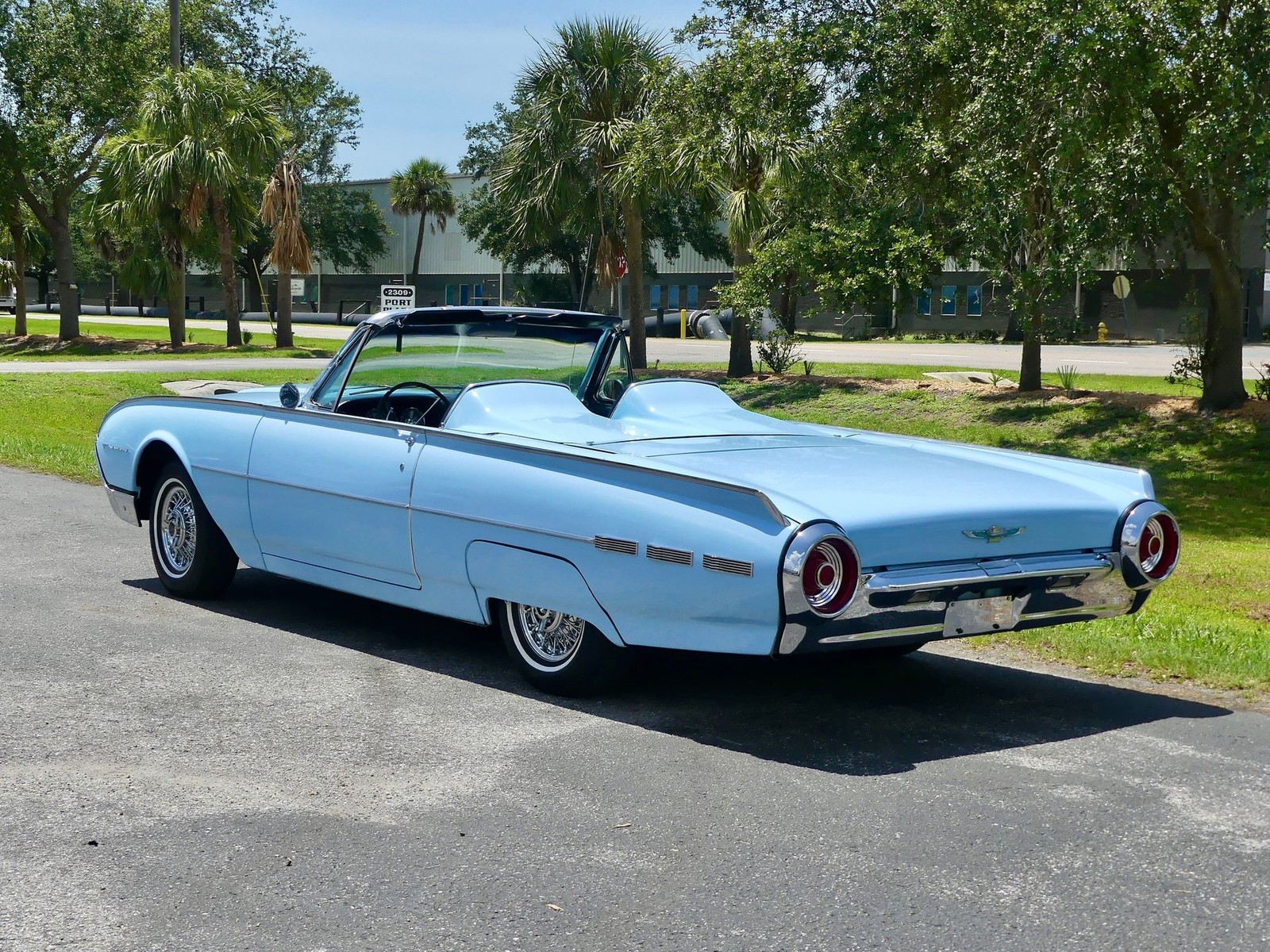 Ford-Thunderbird-1962-Convertible-11