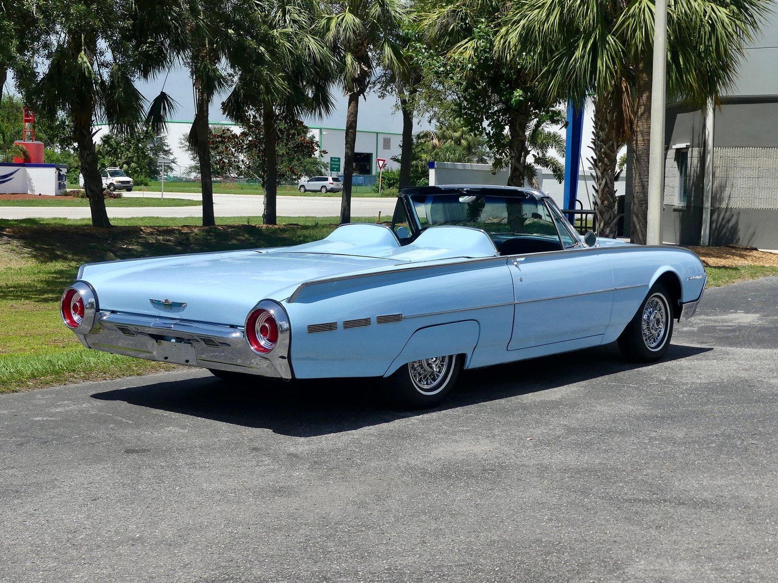 Ford-Thunderbird-1962-Convertible-17