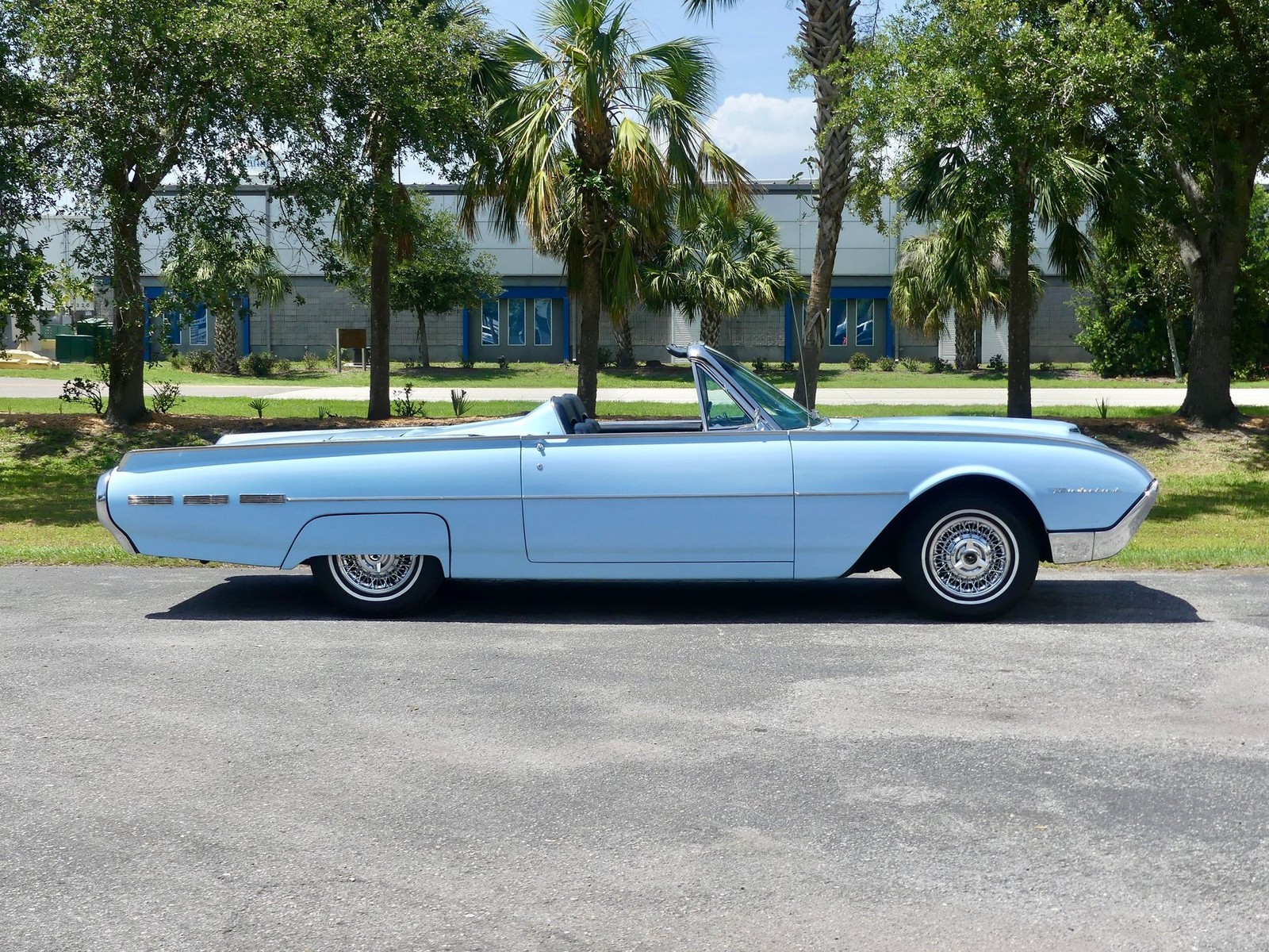 Ford-Thunderbird-1962-Convertible-2