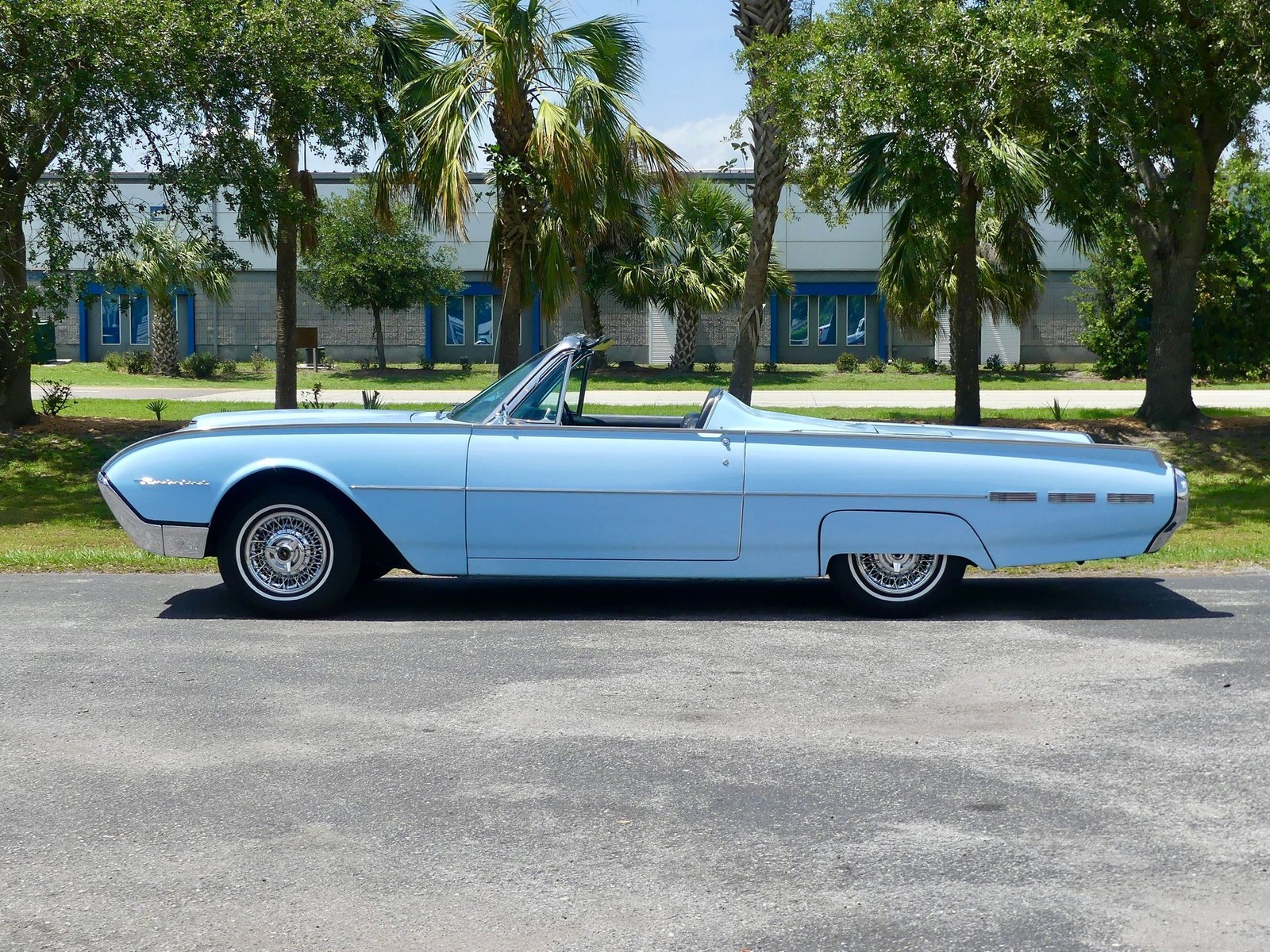 Ford-Thunderbird-1962-Convertible-8