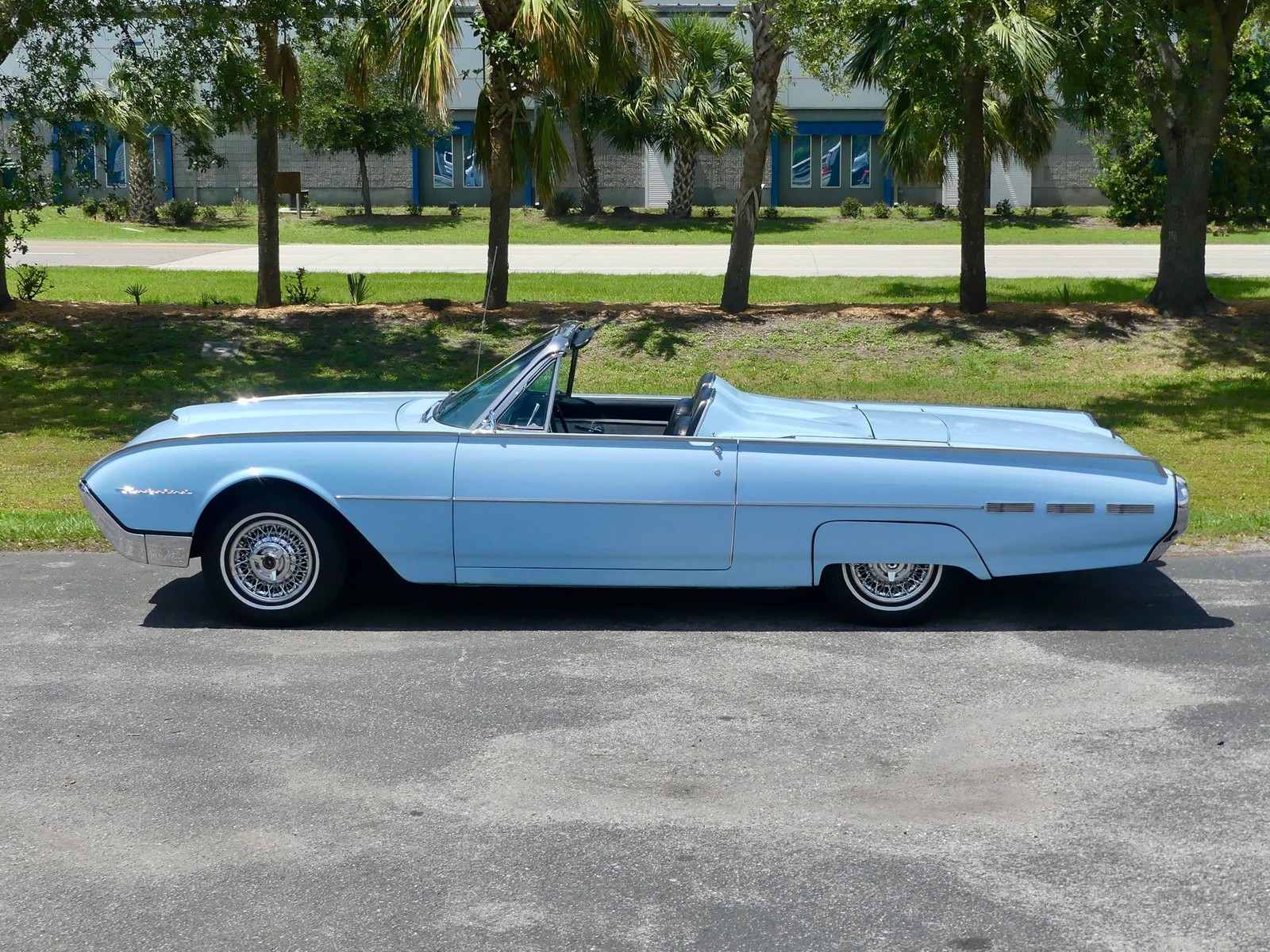 Ford-Thunderbird-1962-Convertible-9