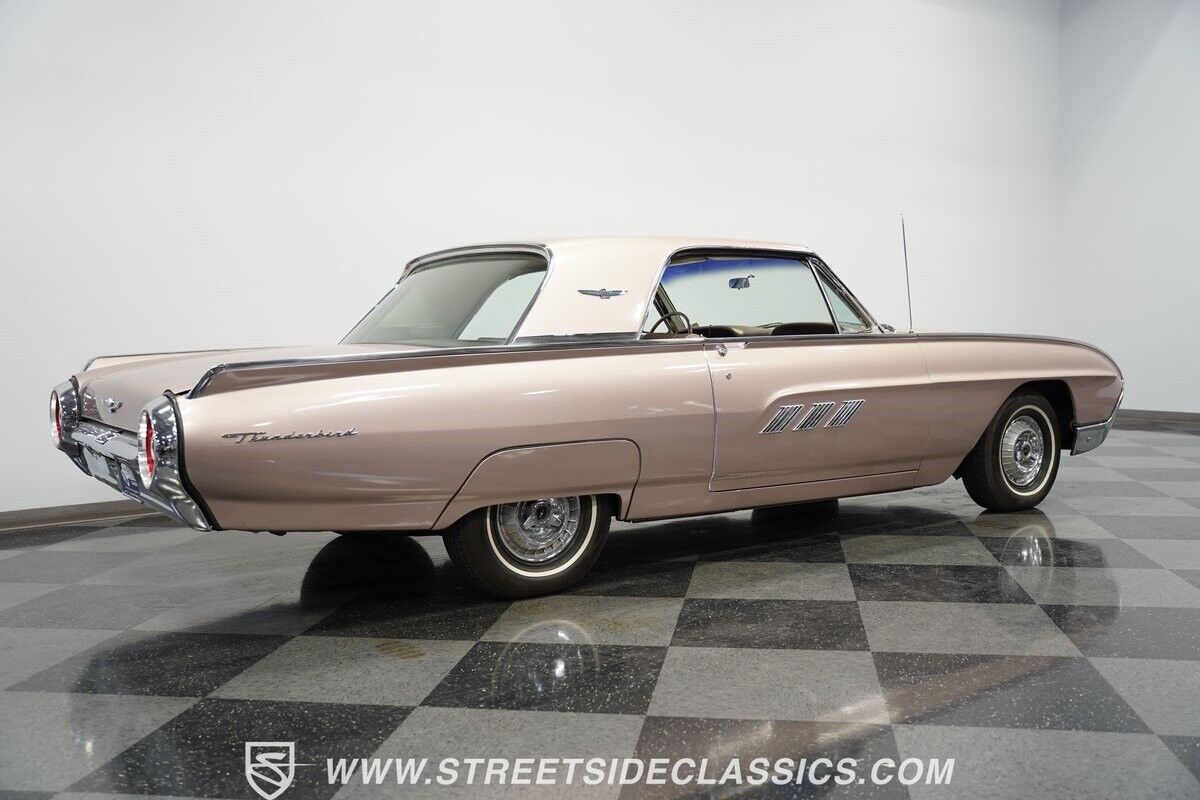 Ford-Thunderbird-1963-Hardtop-10