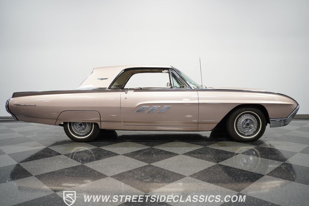 Ford-Thunderbird-1963-Hardtop-12